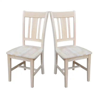 Chaises à dossier en bois massif, deux chaises par lot