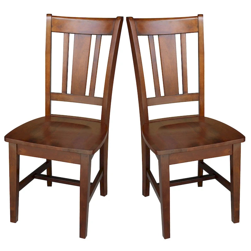 Chaises à dossier en bois massif, deux chaises par lot