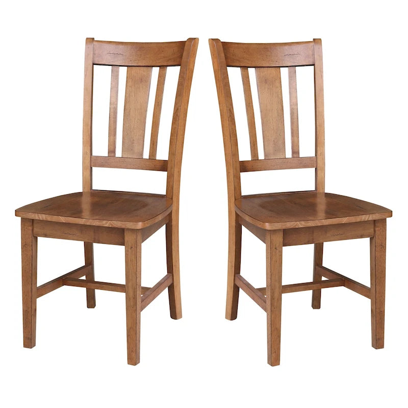 Chaises à dossier en bois massif, deux chaises par lot