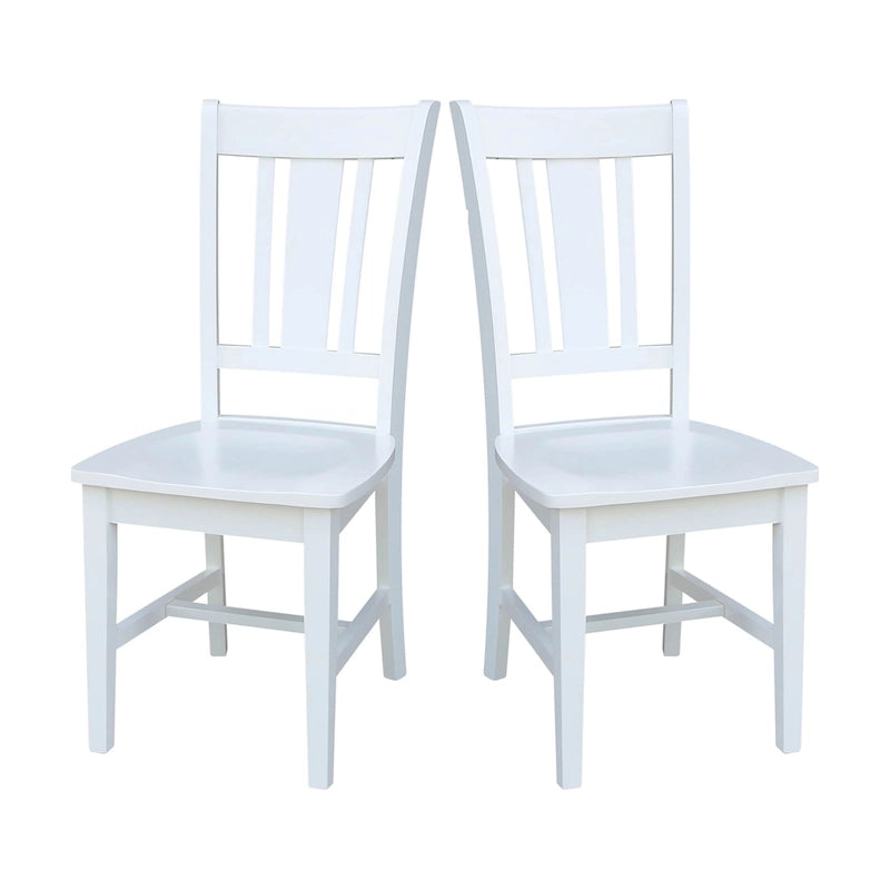 Chaises à dossier en bois massif, deux chaises par lot
