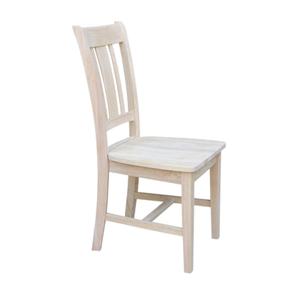 Chaises à dossier en bois massif, deux chaises par lot