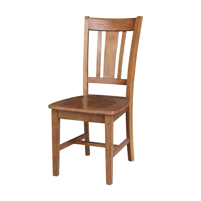 Chaises à dossier en bois massif, deux chaises par lot