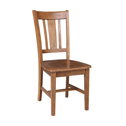 Chaises à dossier en bois massif, deux chaises par lot